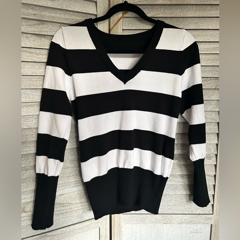 Woman’s Black & White Striped Sweater with Fitted waist Juniors Size Small